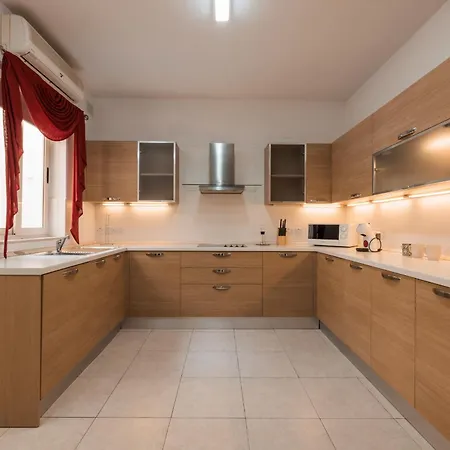 Larger Than Usual 3bd Apartament *