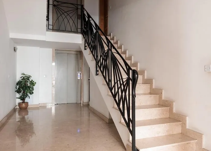 Apartment Larger Than Usual 3bd *