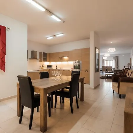 Larger Than Usual 3bd Daire Sliema